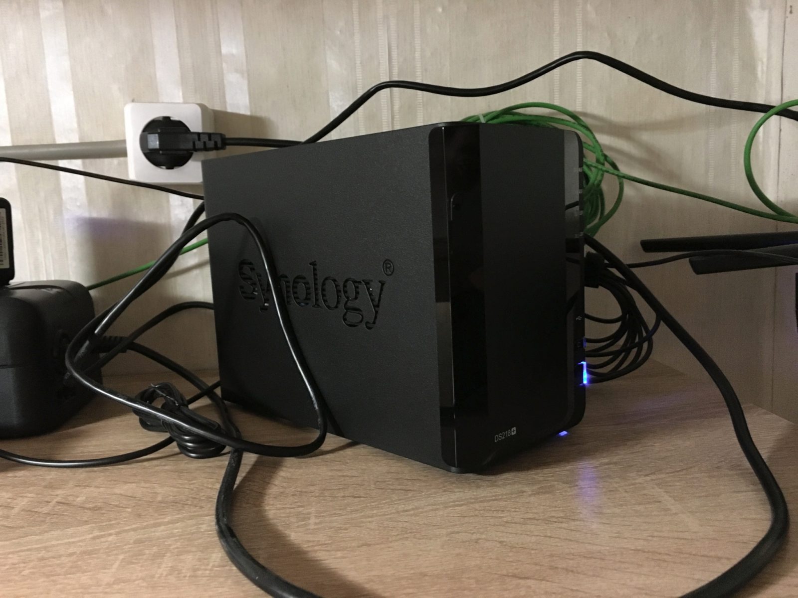 Review on Synology DS218+ NAS without HDD – Tiny Reviews
